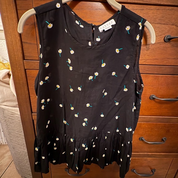 Velvet by Graham & Spencer Black Floral Sleeveless Blouse - Picture 1 of 2